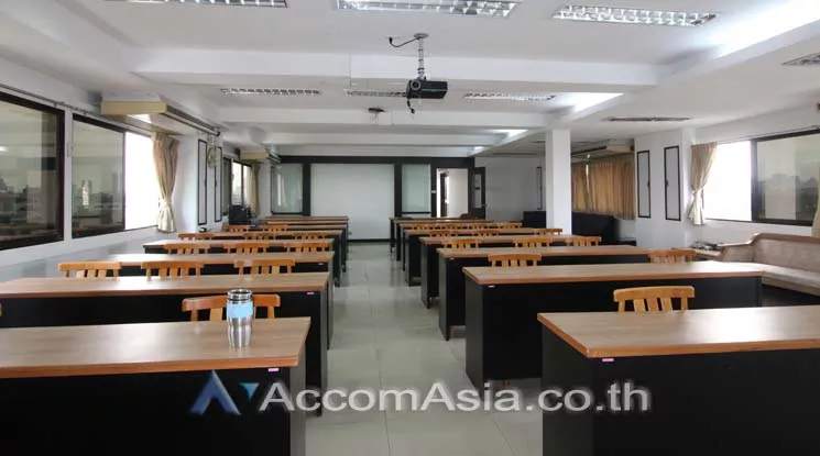  1  Office Space For Rent in Phaholyothin ,Bangkok BTS Ari at Thirapol Building AA14129
